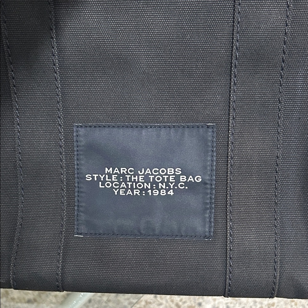Marc Jacobs Black and White Messenger Bag - Picture 3 of 7